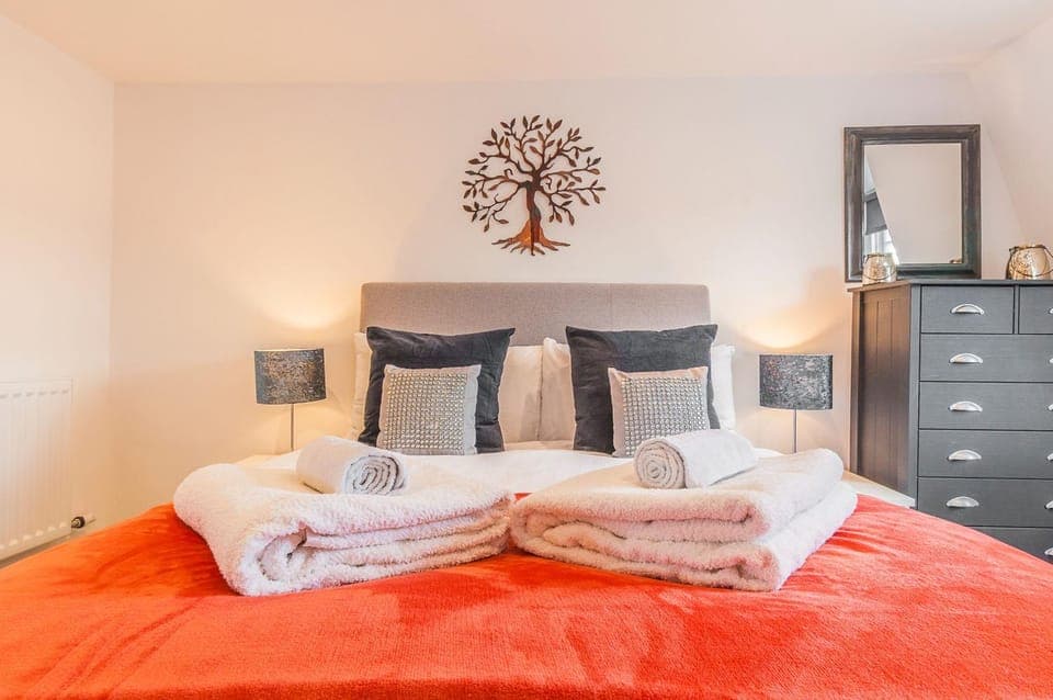 Bed, Photo of the whole room, Bedroom