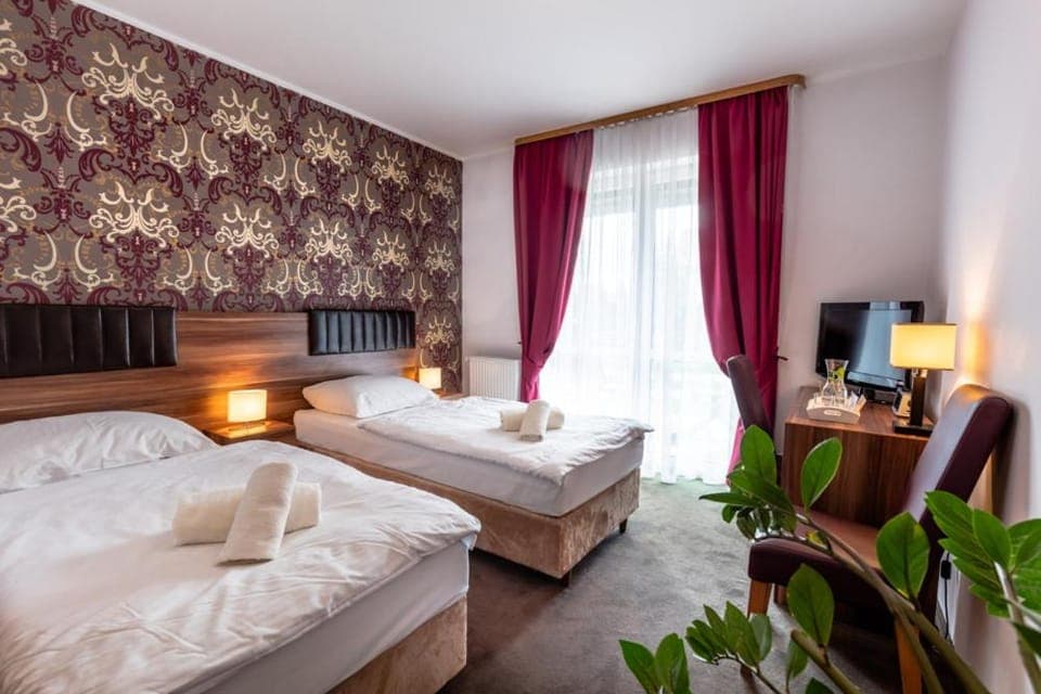 Bed, Photo of the whole room, Bedroom, towels