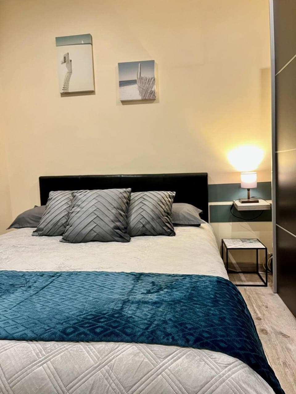 Bed, Night, Photo of the whole room, Bedroom