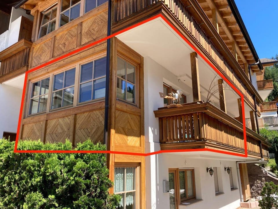 Facade/entrance, Bird's eye view