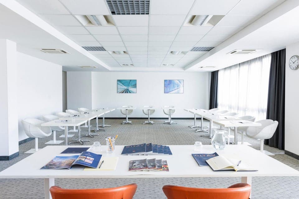 Meeting/conference room