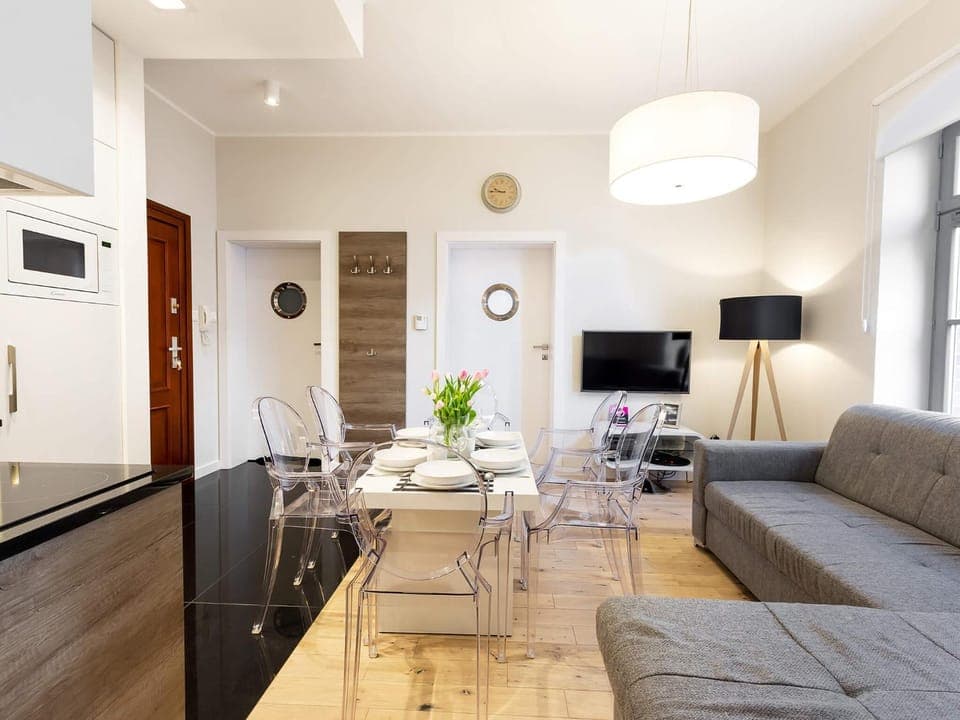 TV and multimedia, Living room, Seating area, Dining area