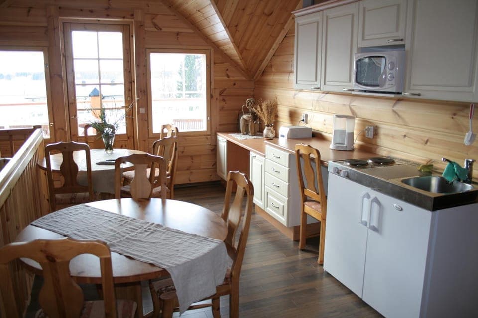 Guest House Haapaniemen Hirsikartano Bed and Breakfast in Finland