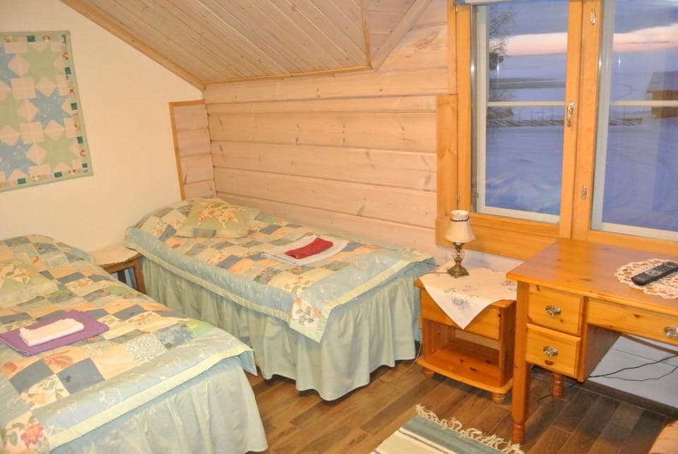 Guest House Haapaniemen Hirsikartano Bed and Breakfast in Finland