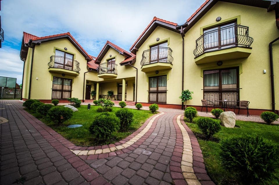 Property building, Day, Garden