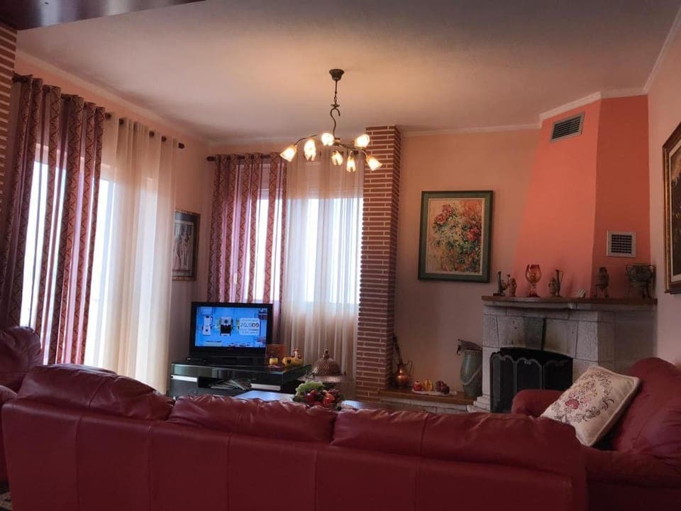 Balcony/Terrace, Kitchen or kitchenette, Living room, Seating area, City view, Lake view, Mountain view, Street view