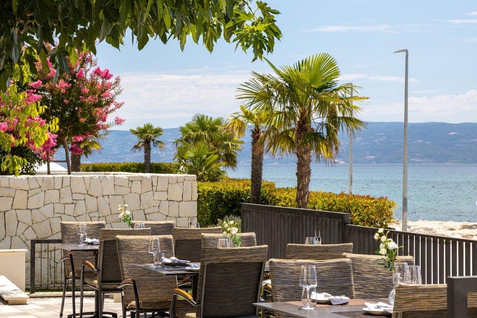 Restaurant/places to eat, Restaurant/places to eat