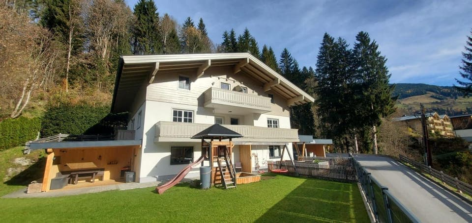 Property building, Day, Natural landscape, Garden, Garden view