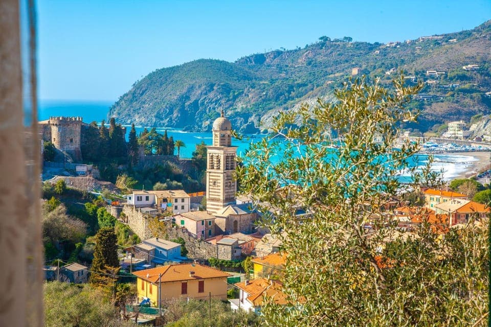 Nearby landmark, Neighbourhood, City view, Sea view