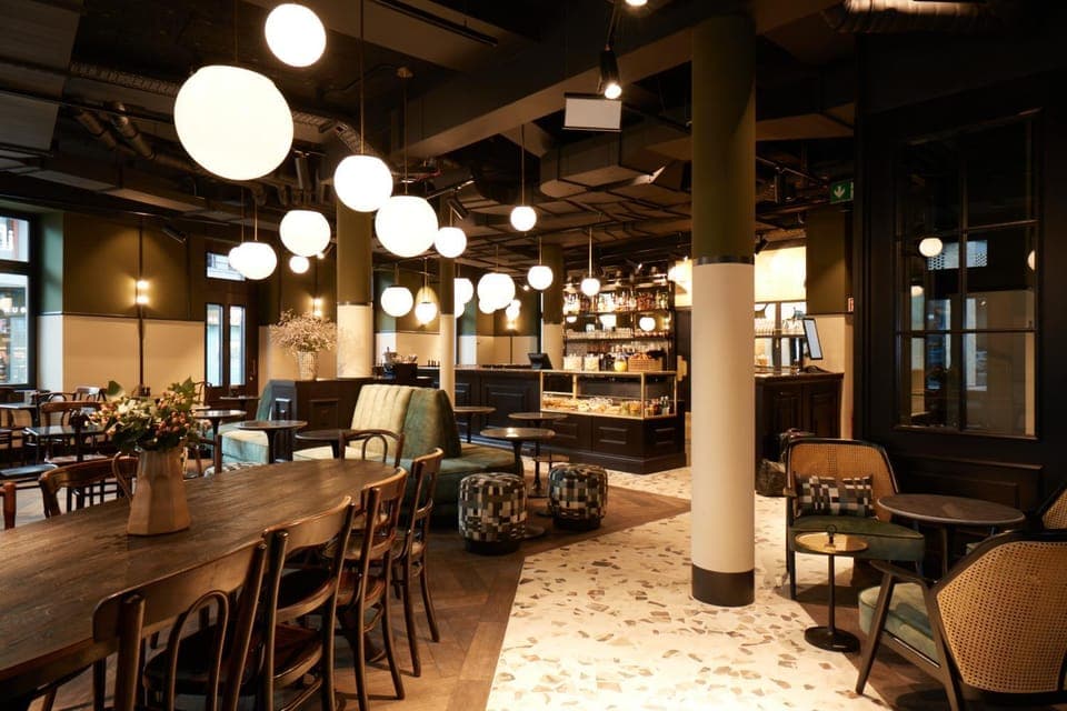 Restaurant/places to eat, Lounge or bar