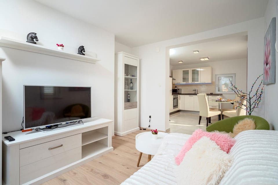 Living room, Photo of the whole room