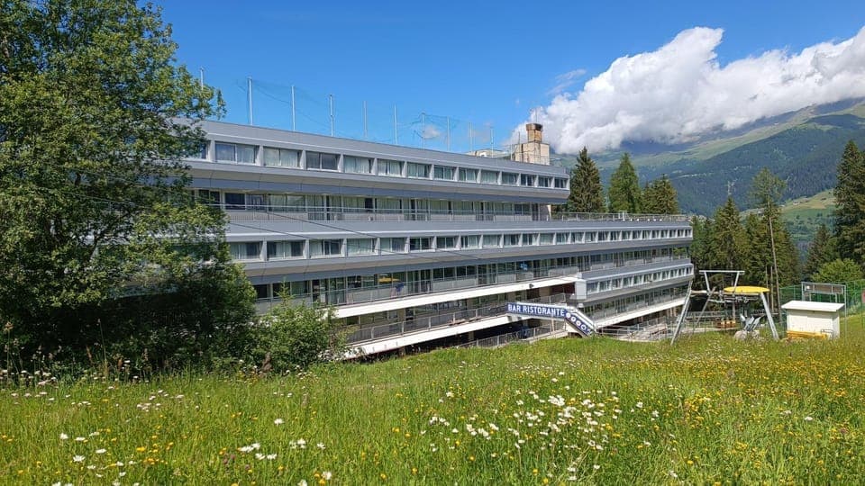 Property building, Facade/entrance, Day, Summer, Other