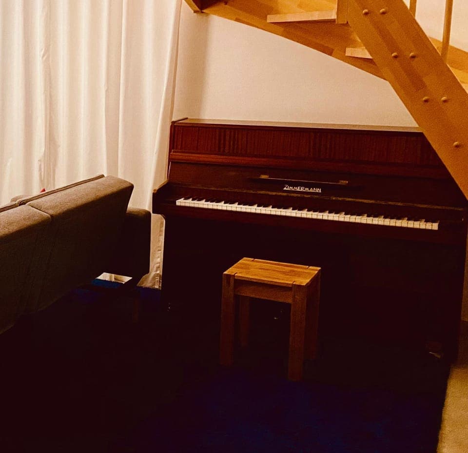 Game Room, Time of day