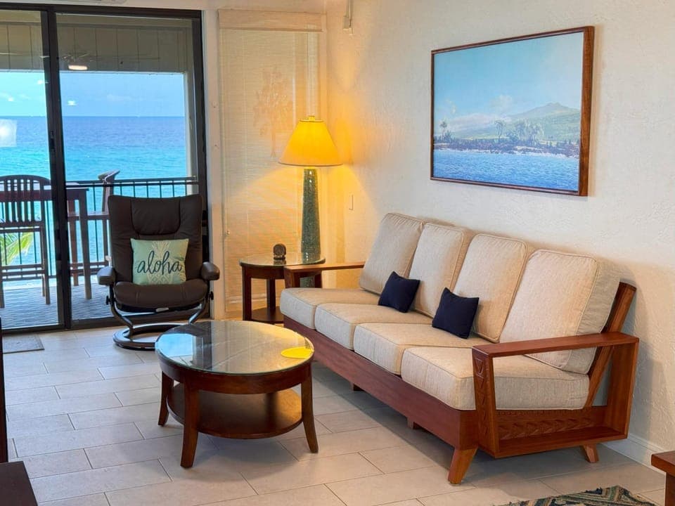 View (from property/room), Balcony/Terrace, Living room, Sea view