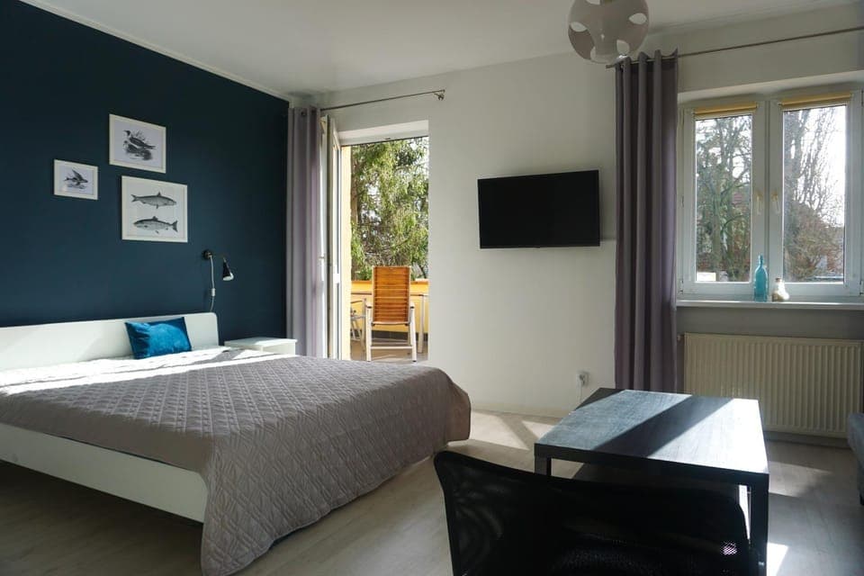 TV and multimedia, Photo of the whole room, Bedroom