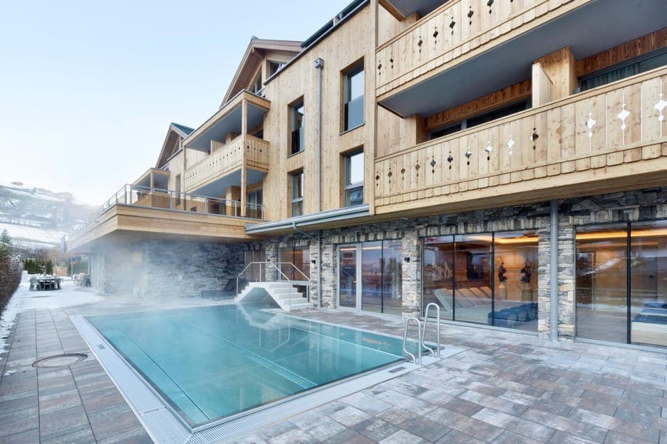 Property building, Spa and wellness centre/facilities, Swimming pool, Swimming pool