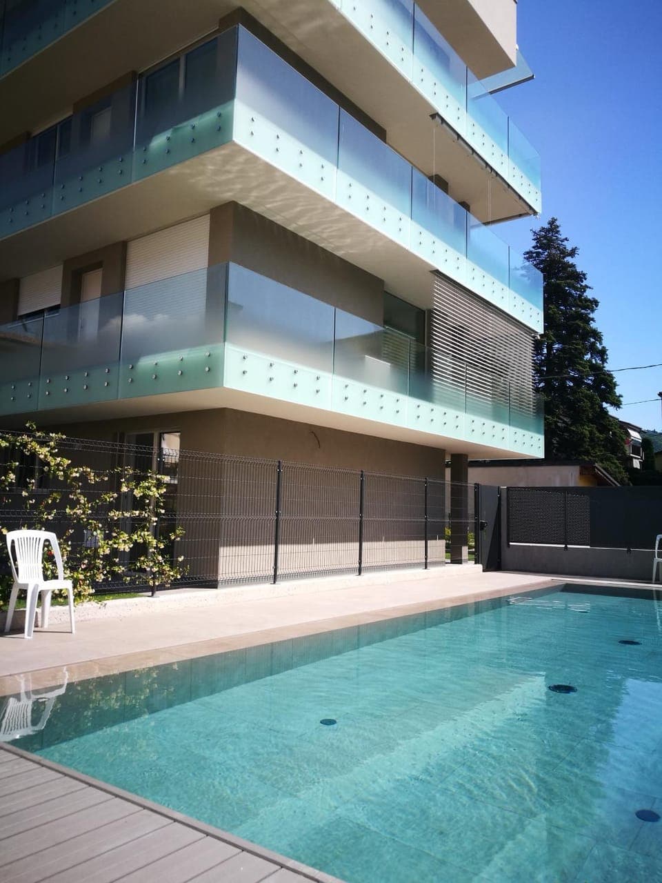 Property building, Spring, Day, Garden, On site, Pool view, Swimming pool, Swimming pool