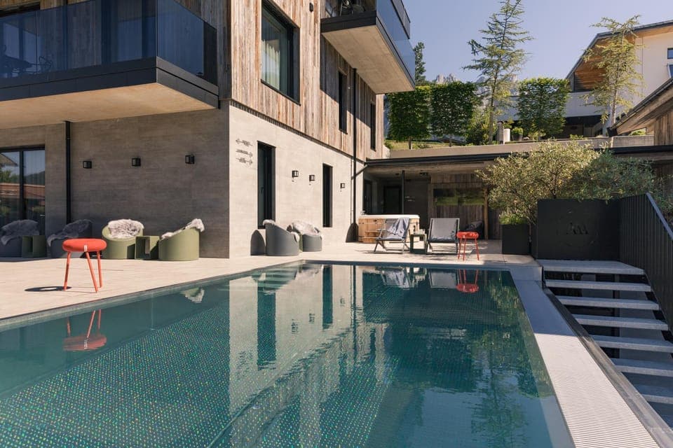 Swimming pool, Swimming pool