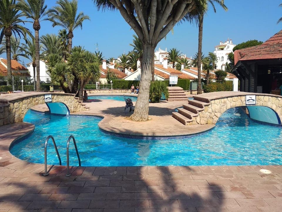 Swimming pool, Swimming pool