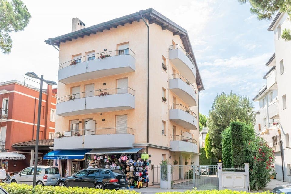 Property building, Facade/entrance