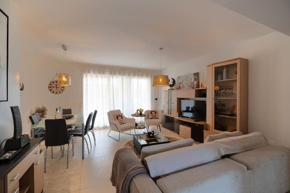 TV and multimedia, Living room, Dining area
