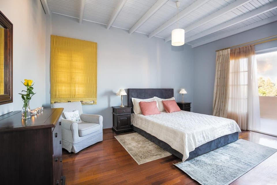 Photo of the whole room, Decorative detail, Bedroom