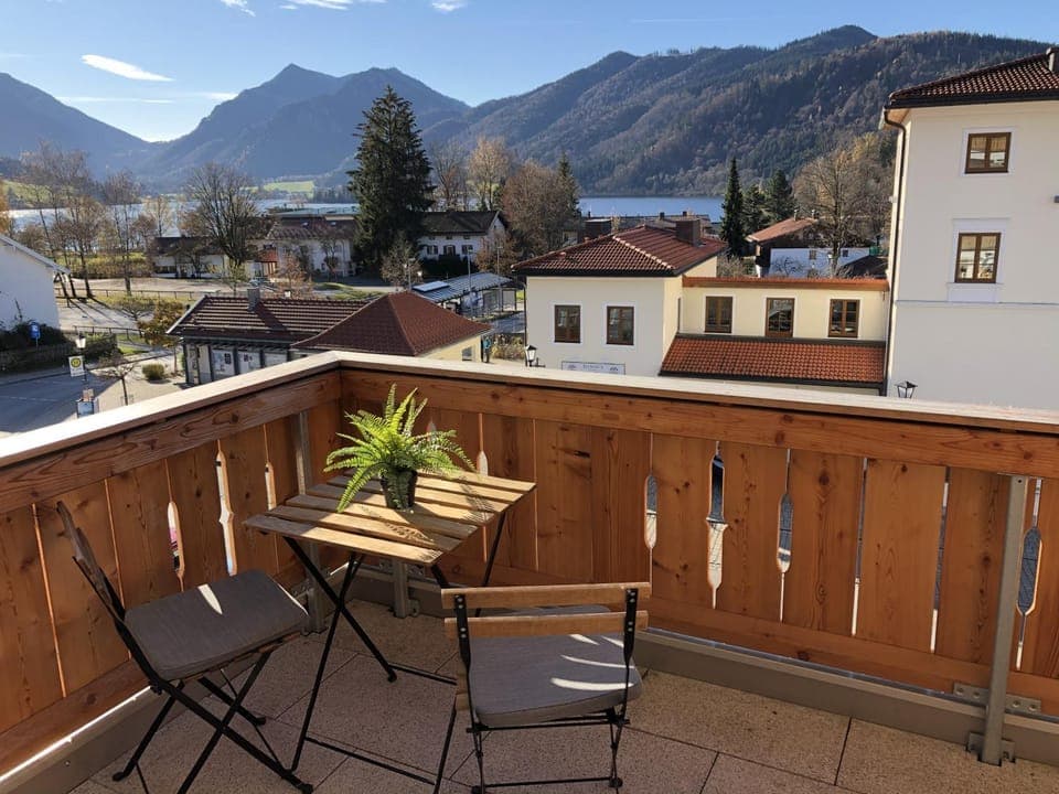 Balcony/Terrace, Lake view, Mountain view