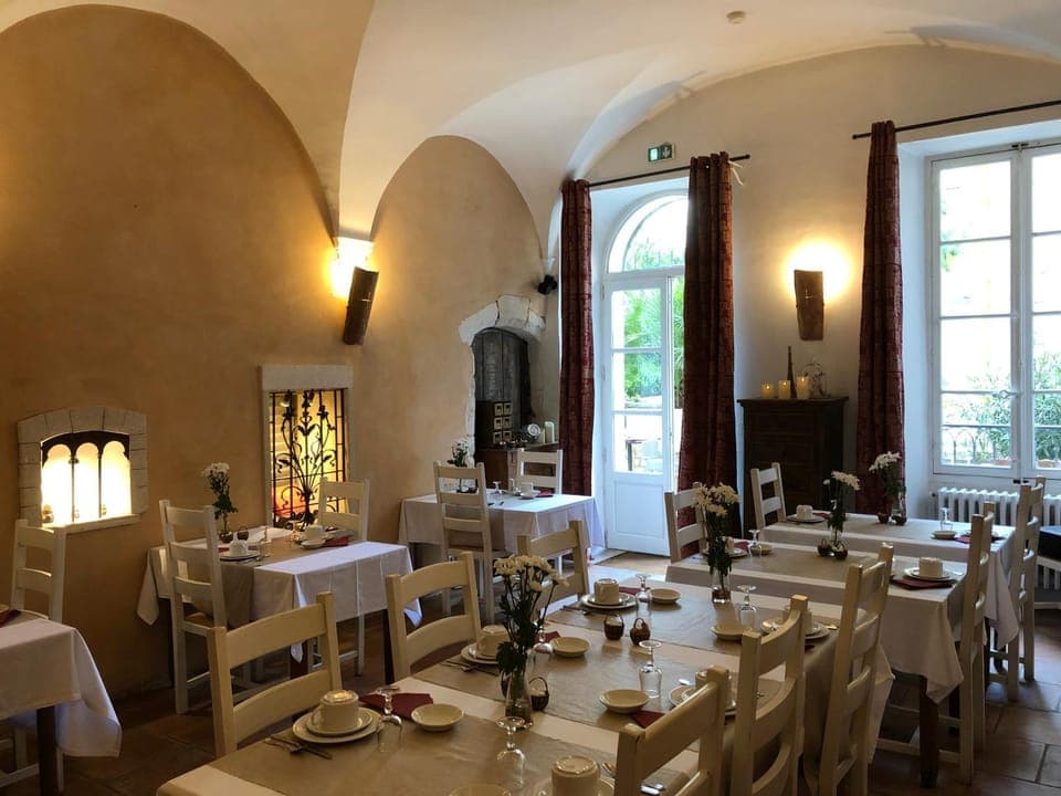 Restaurant/places to eat, Buffet breakfast