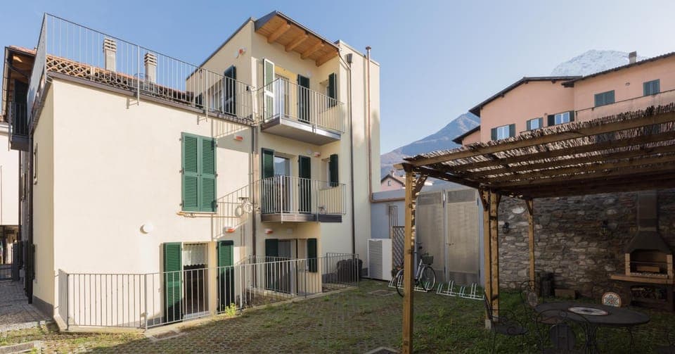 Property building, Neighbourhood, Garden