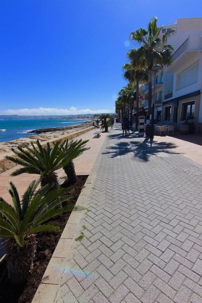 Property building, Neighbourhood