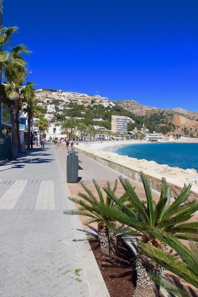 Property building, Neighbourhood