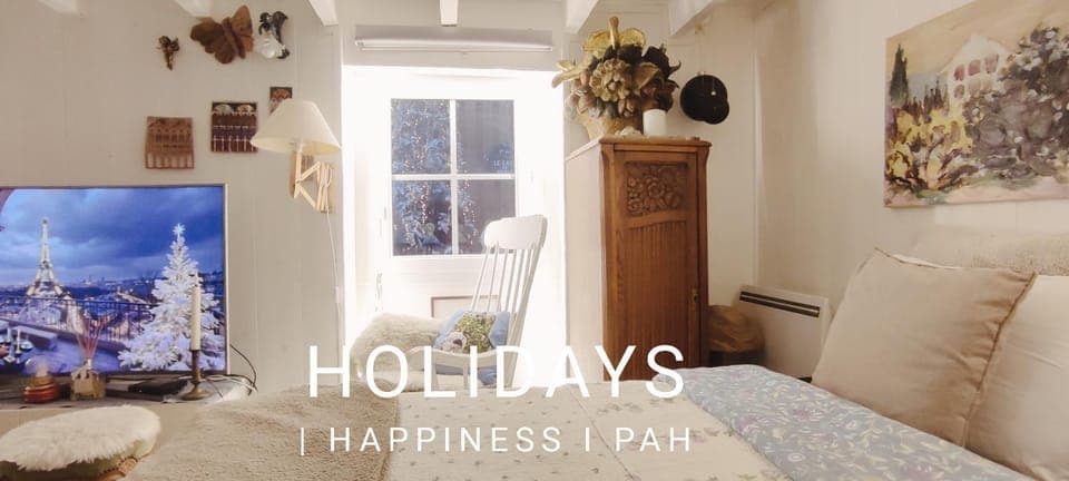 Communal lounge/ TV room, TV and multimedia, Evening entertainment, Text overlay