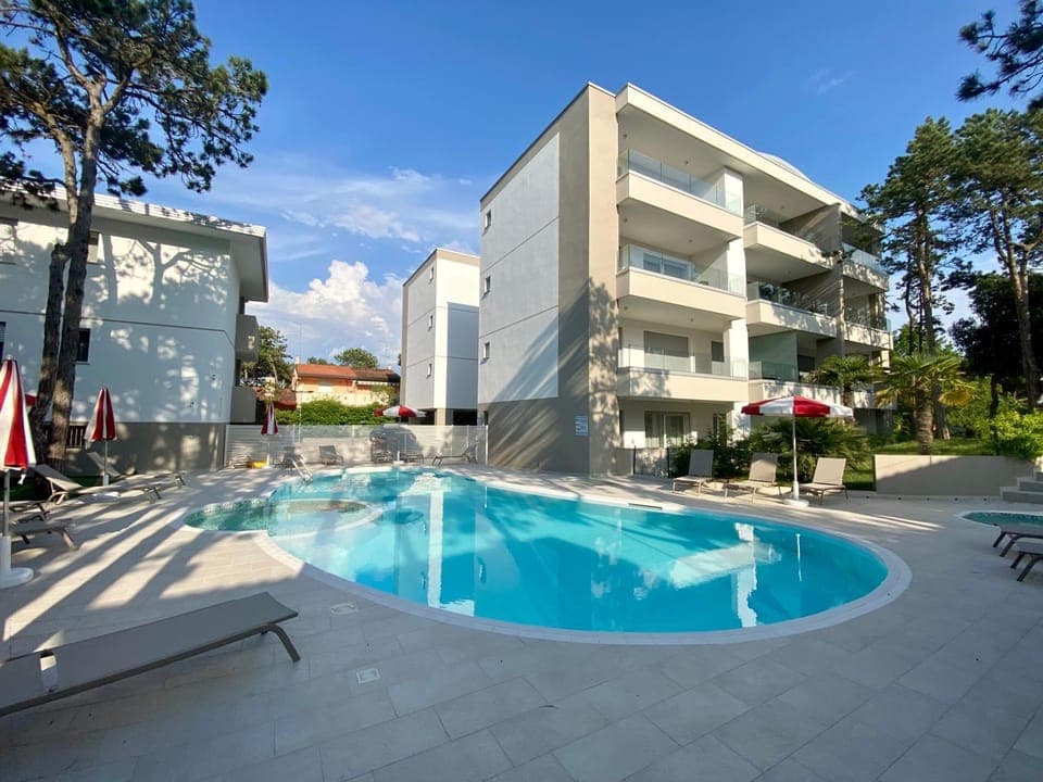 Property building, Day, Pool view, Swimming pool, sunbed