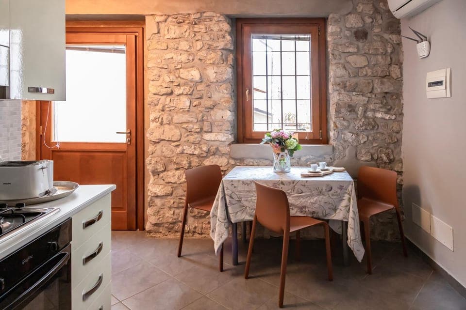 Kitchen or kitchenette, Living room, Seating area, Dining area, pet friendly, stove