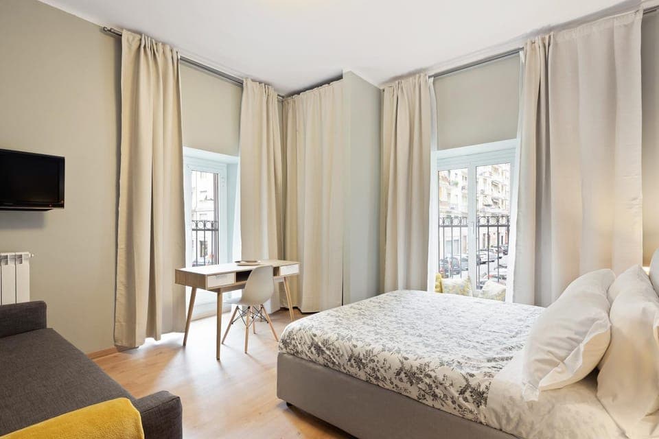 Bed, TV and multimedia, Photo of the whole room, Bedroom