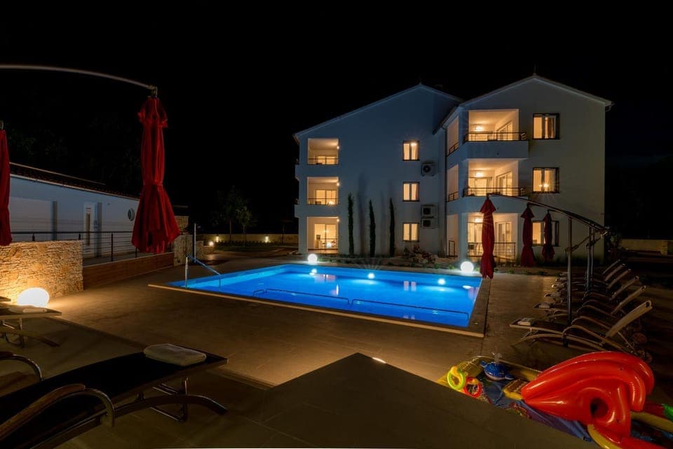 Toilet, Property building, Swimming pool