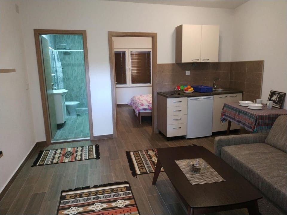 Kitchen or kitchenette, Living room, Seating area, Dining area