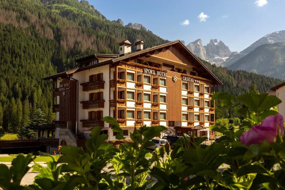 Property building, Day, Bird's eye view, Summer, View (from property/room), View (from property/room), Time of day