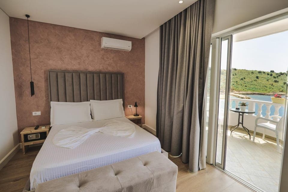 View (from property/room), Balcony/Terrace, Bedroom, Sea view