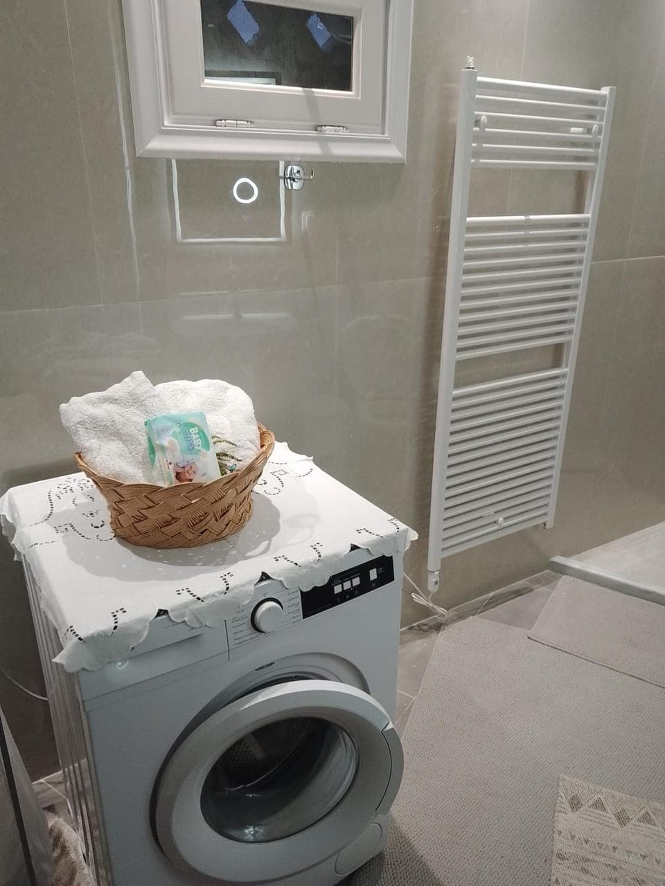 Shower, Toilet, laundry