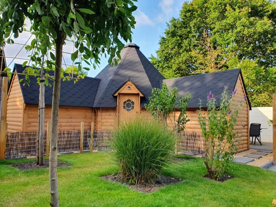 Property building, Day, Garden, Garden view