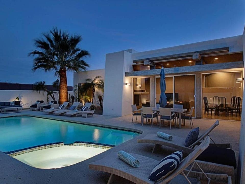 Property building, Patio, Natural landscape, Hot Tub, Dining area, Pool view, Swimming pool, sunbed, towels