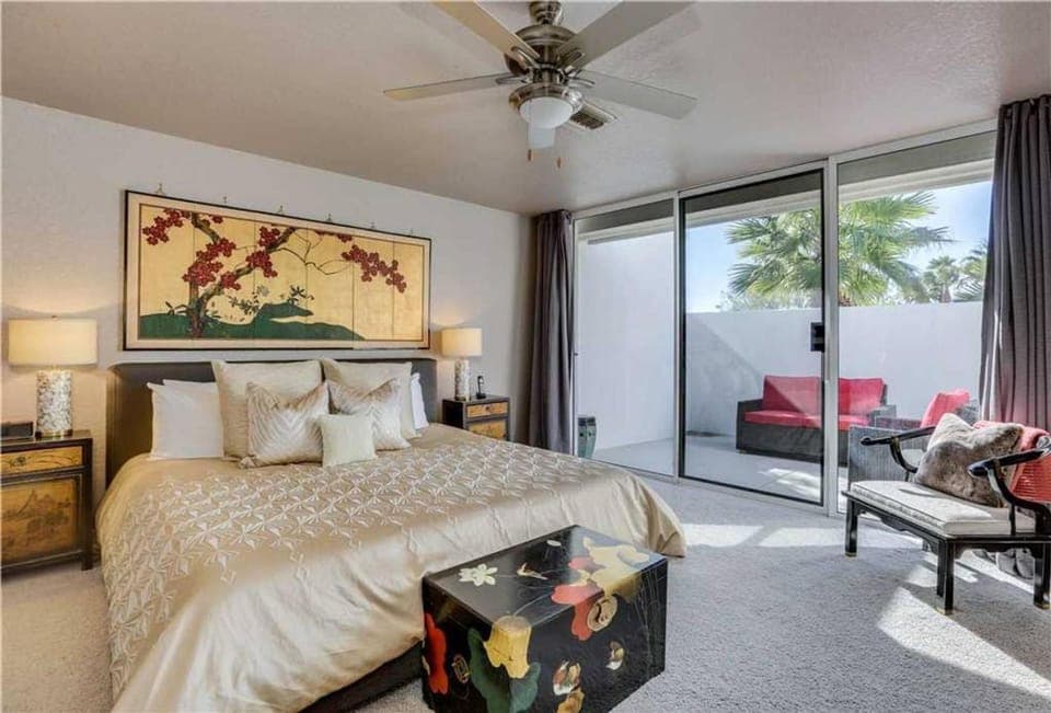 Bed, Balcony/Terrace, Photo of the whole room, Decorative detail, Seating area, Bedroom, fireplace