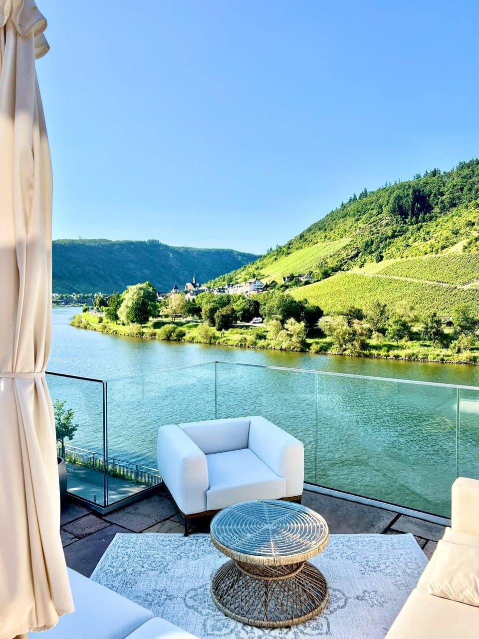 View (from property/room), Balcony/Terrace, Seating area, River view