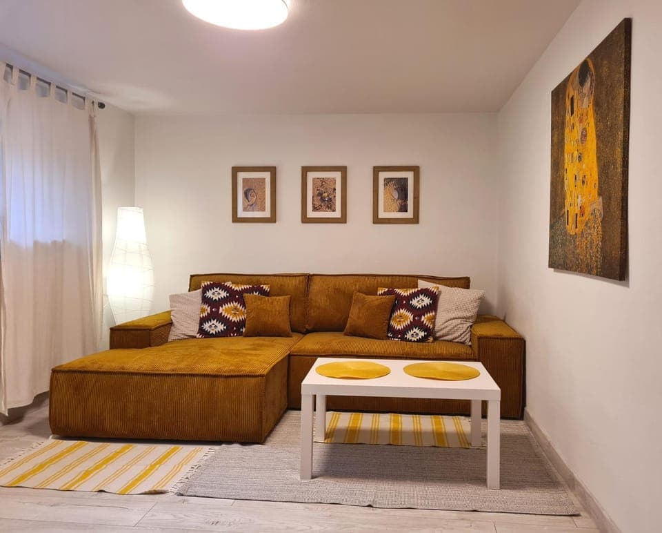 Bed, Living room, Seating area, Garden view