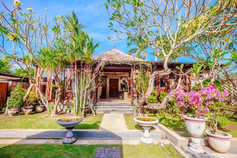 Patio, Facade/entrance