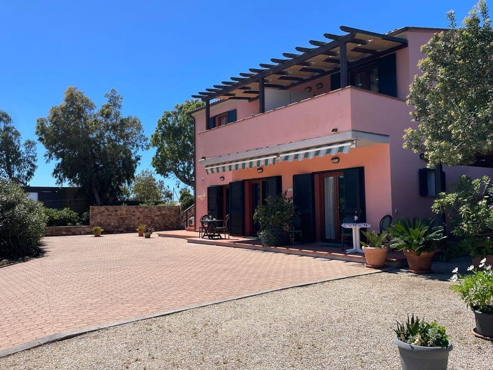 Property building, Day, Garden, Garden view, Parking