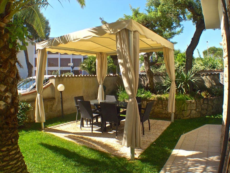Dining area, Garden view