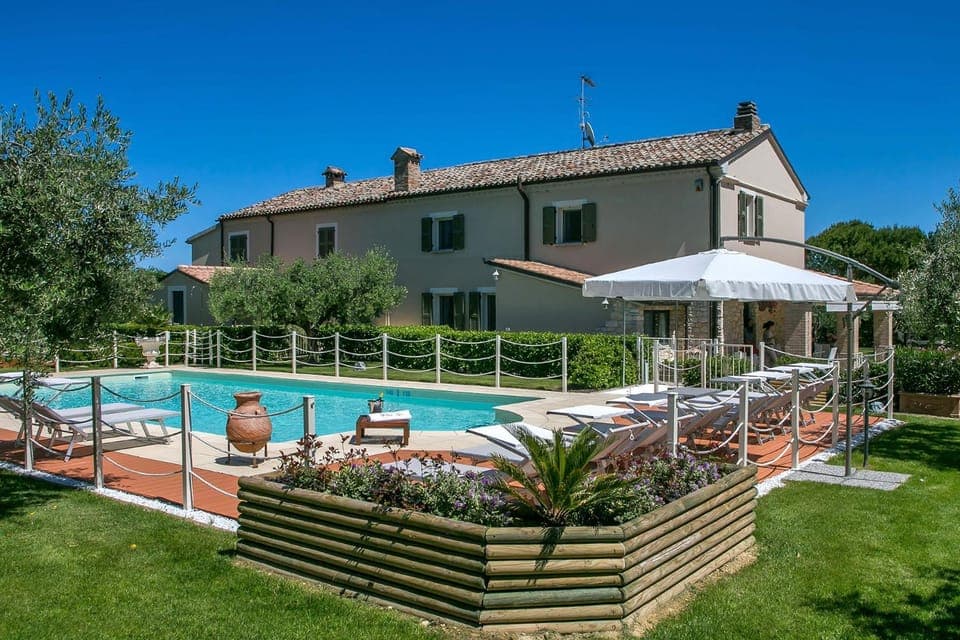 Swimming pool, sunbed