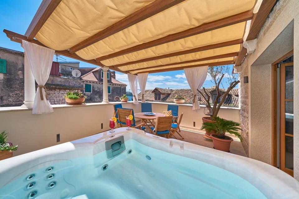 Balcony/Terrace, City view, Sea view, Quiet street view